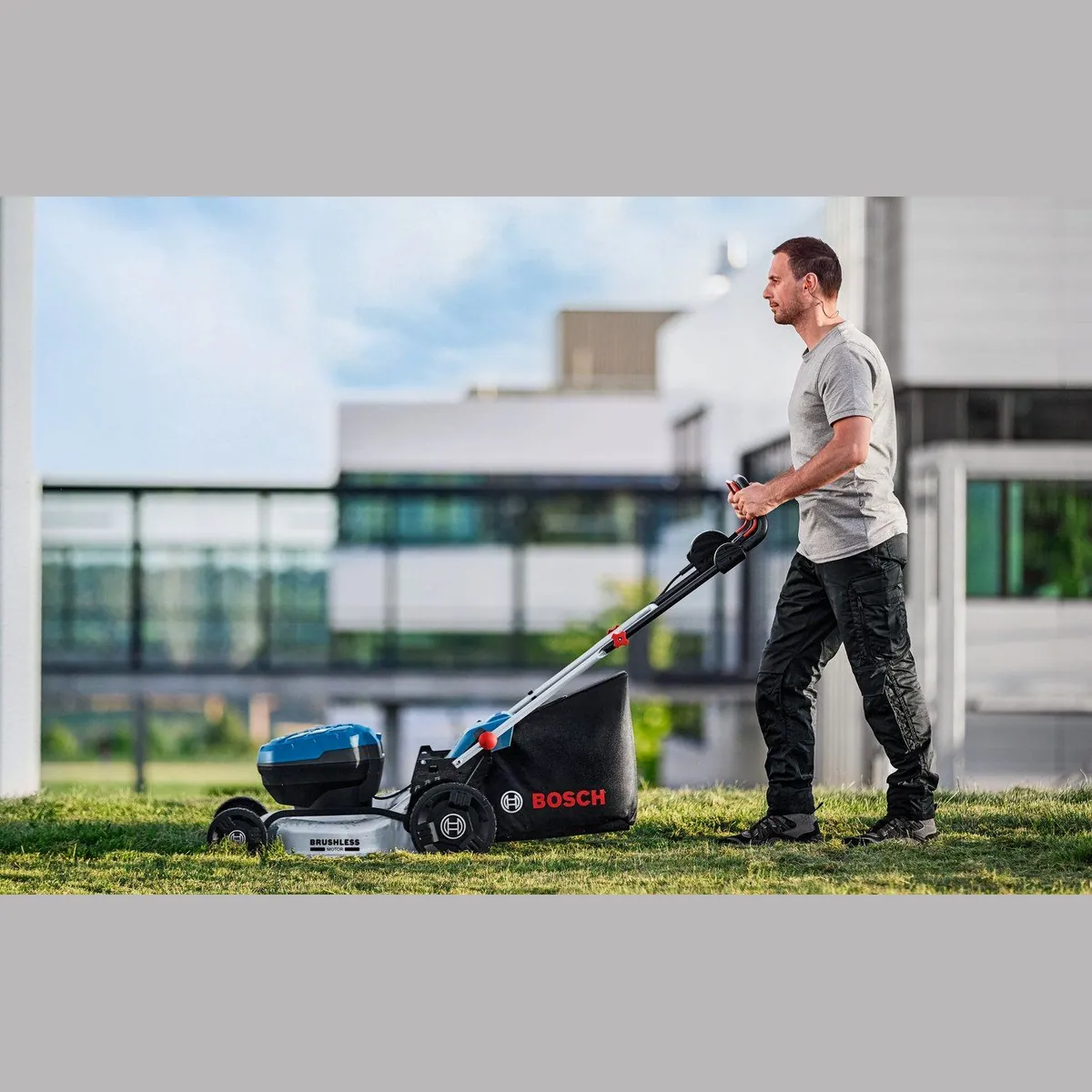 Bosch Professional GRA 18V2-46, leistungsstarker Akku-Rasenmäher, 46 cm Schnittbreite, kompakt faltbar 2