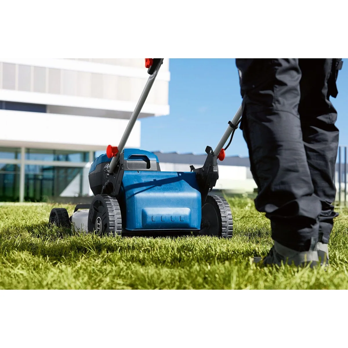Bosch Professional GRA 18V2-46, leistungsstarker Akku-Rasenmäher, 46 cm Schnittbreite, kompakt faltbar 4
