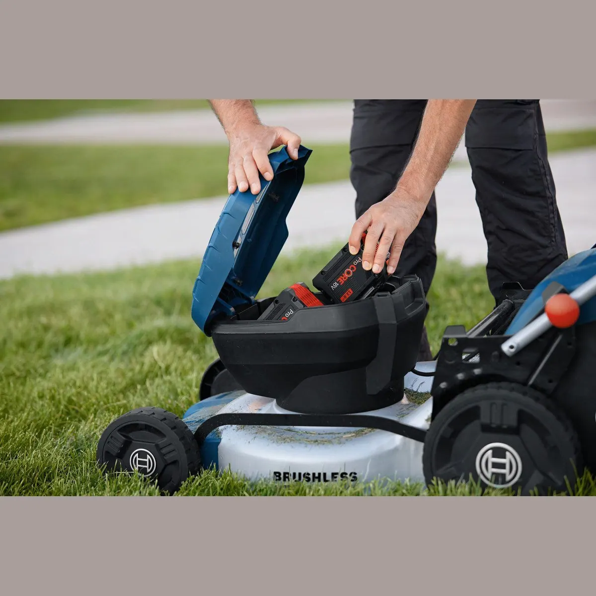 Bosch Professional GRA 18V2-46, leistungsstarker Akku-Rasenmäher, 46 cm Schnittbreite, kompakt faltbar 5
