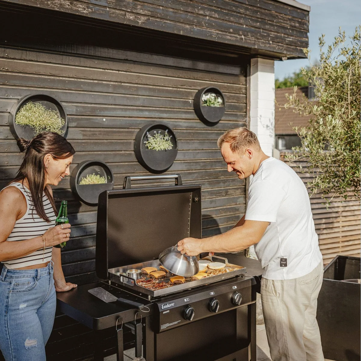 Enders AMARO Gasgrill, große Edelstahl-Plancha, stufenlos regulierbare Brenner 2