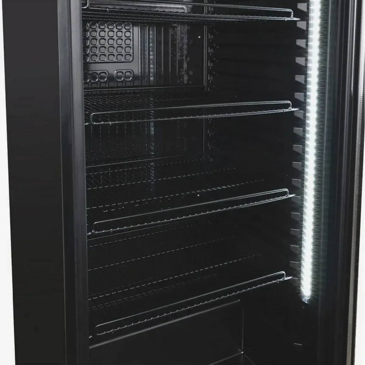 GastroHero Getränkekühlschrank GKS, 360 Liter Kühlvolumen, Umluftkühlung, abschließbare Glastür 4