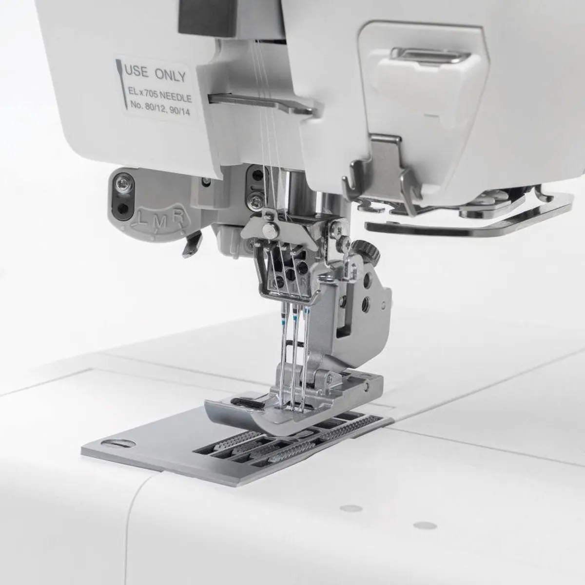Janome CoverPro 3000P, 3-fach Coverstich, LED-Beleuchtung, großer Stoffdurchlass 3