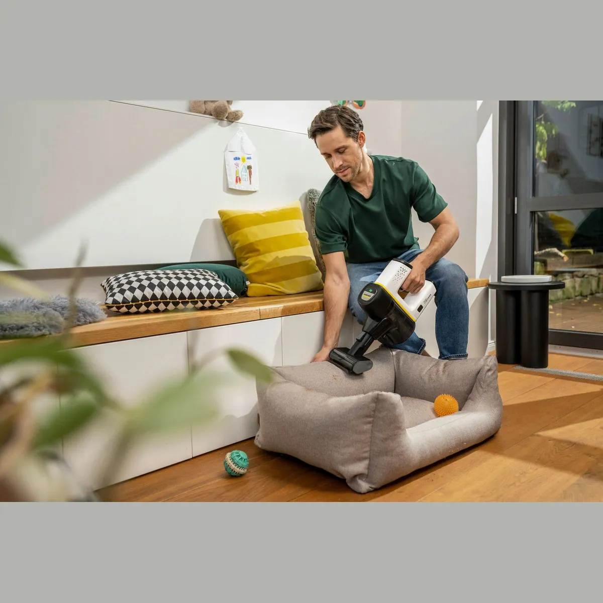 Kärcher VC 6 Cordless ourFamily Pet, beutellos, 50 Min. Laufzeit, inkl. Wandhalterung 2