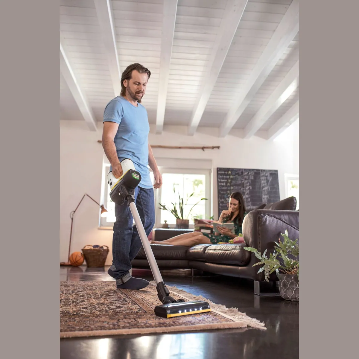 Kärcher VC 6 Cordless ourFamily Pet, beutellos, 50 Min. Laufzeit, inkl. Wandhalterung 4