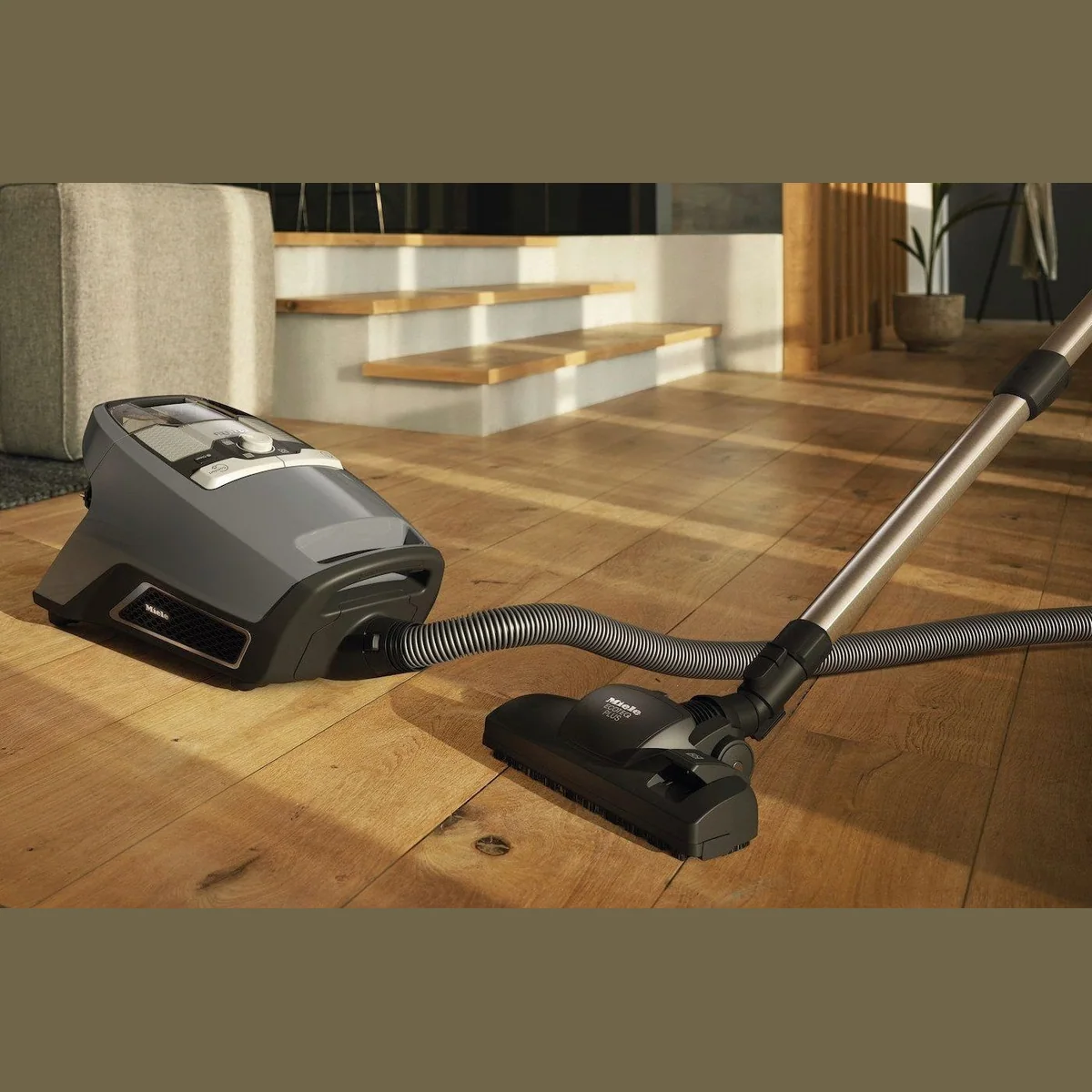 Miele Blizzard CX1 PowerLine, beutellos, 890 W, hohe Luftleistung 5