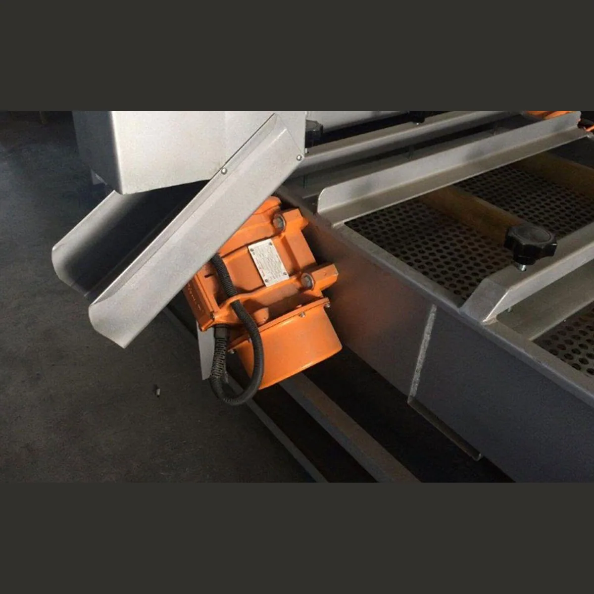 Uzman Vibrationsmotor 470W, flexible Unwuchtanpassung, effiziente Materialförderung 4
