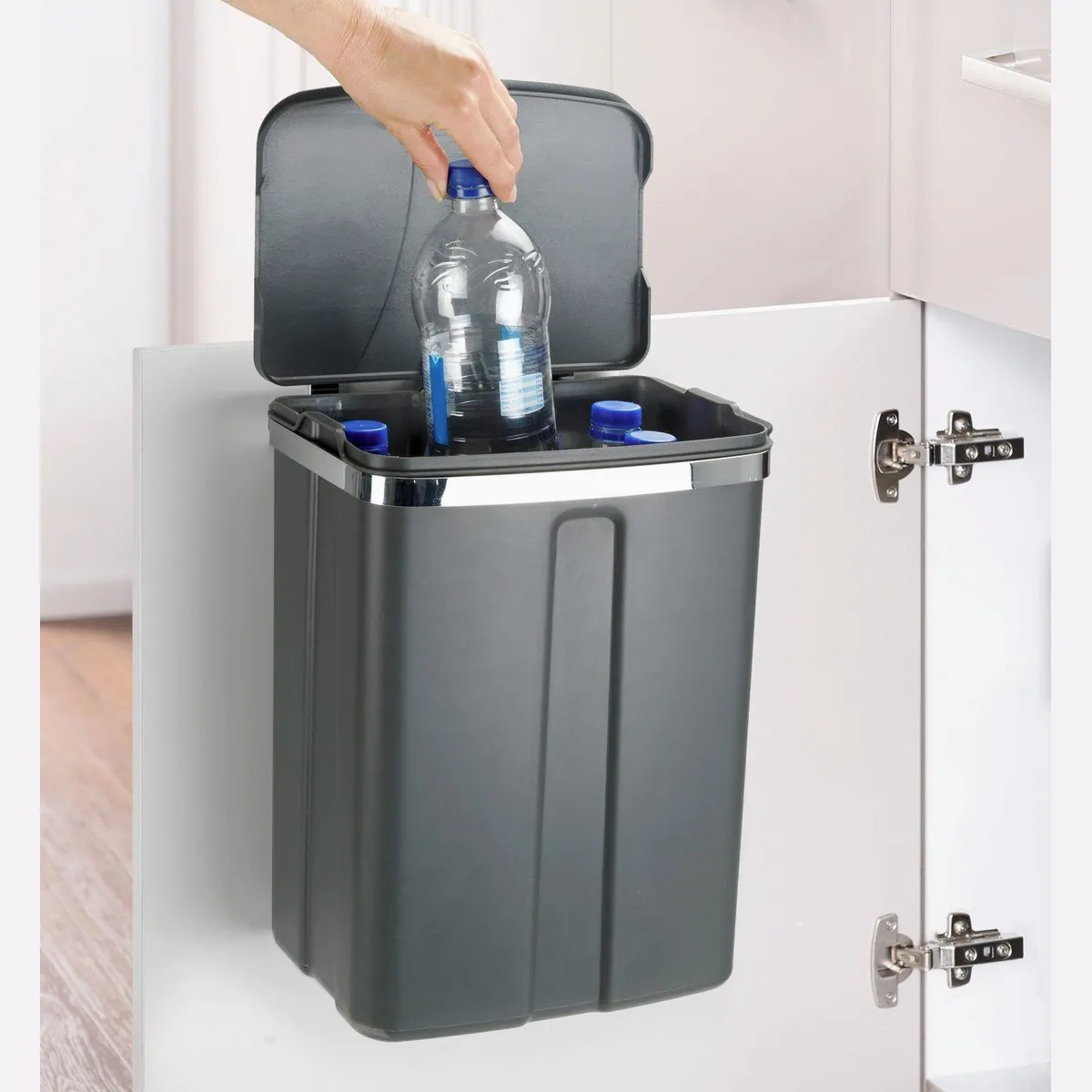 WENKO Tür-Abfalleimer, 12 L, platzsparend und einhängbar — ideal für Schrank und Schublade 4