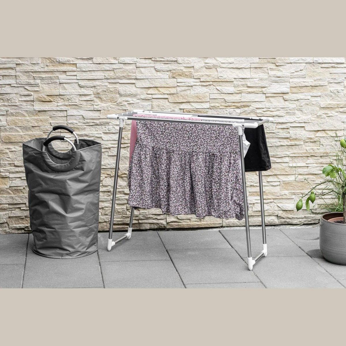 WENKO Wäscheständer Profi Single, 5,50 m Trockenlänge, platzsparend für Balkon & Badewanne 5