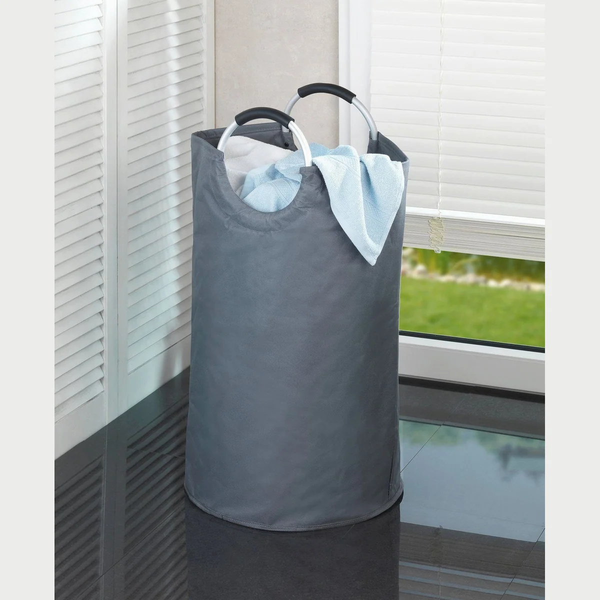WENKO Wäschesack Jumbo, strapazierfähiges Polyester, Aluminiumgriff — Ø 38 x 72 cm, 69 l Fassungsvermögen 2