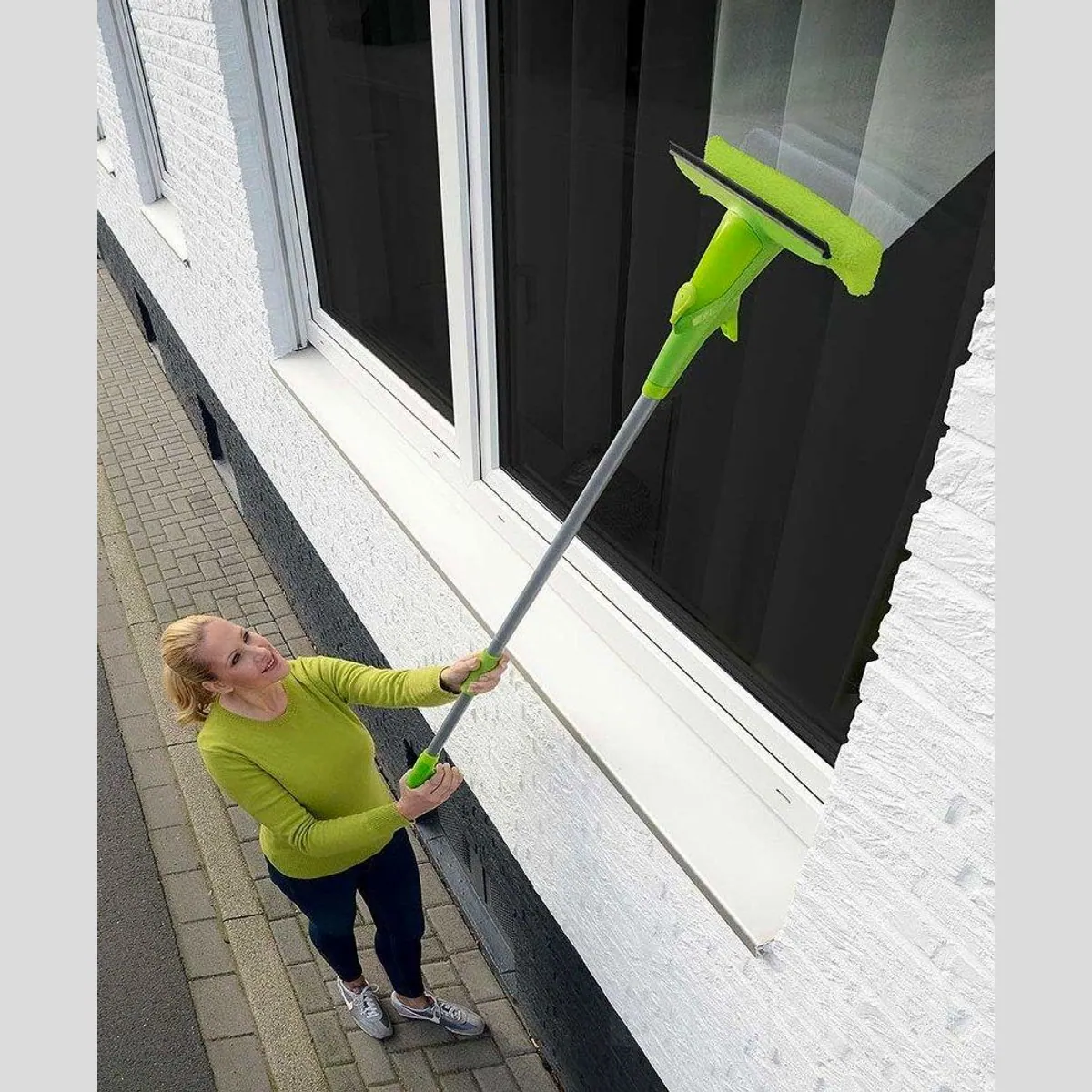 WENKO Reinigungsbürste Sprüh-Fensterwischer, ohne Putzeimer, ideal für hohe Fenster